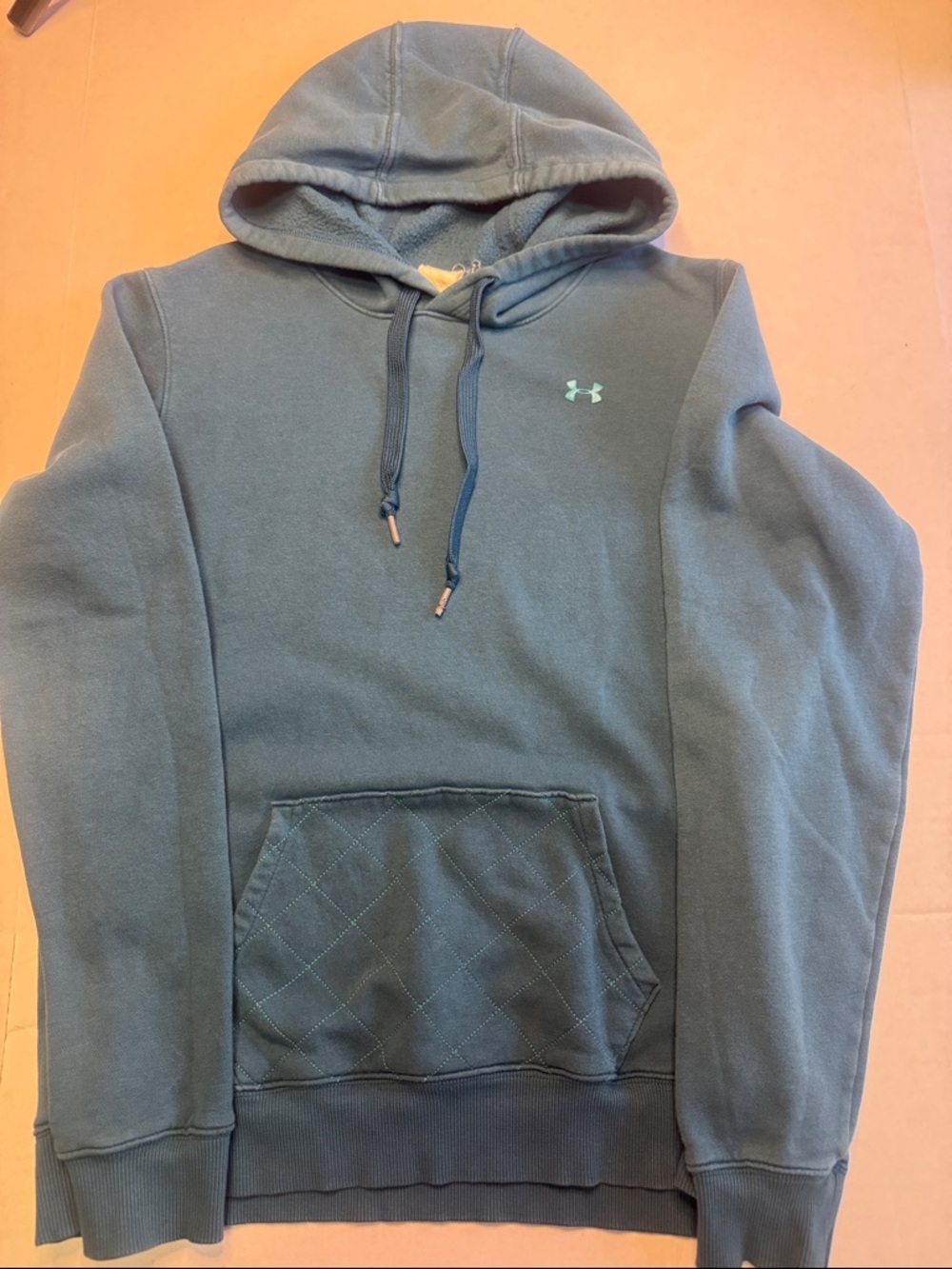 Under Armour Men's size s/women’s size med/kids size xl Pullover Hoodie. No tag